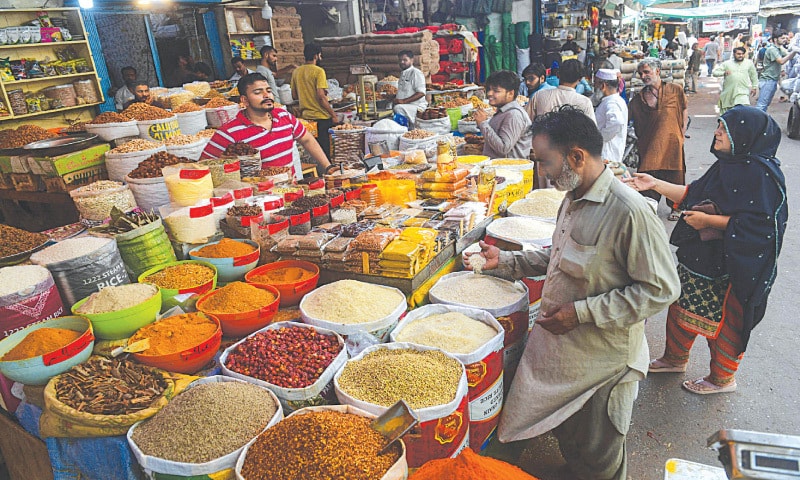 http://pakistanisinkuwait.com/images/5468-households-brace-for-tough-ramazan.jpg