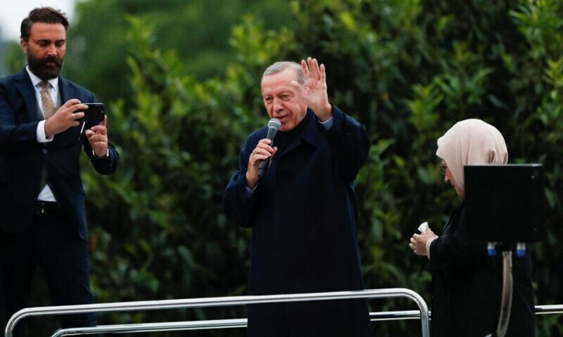 http://pakistanisinkuwait.com/images/5936-turkiye-erdogan-claims-victory-in-p.jpg