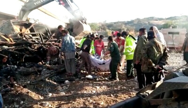 http://pakistanisinkuwait.com/images/at-least-39-dead-as-passenger-.jpg