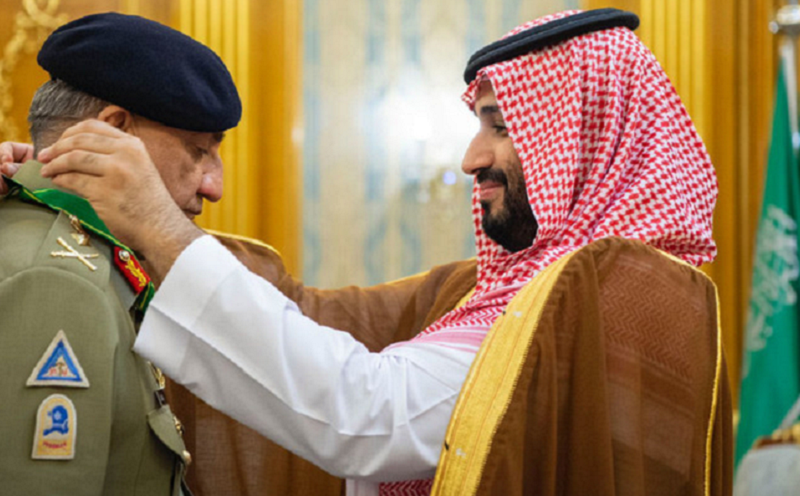 Saudi prince confers medal on COAS Bajwa for 'consolidating and strengthening' Pak-Saudi ties