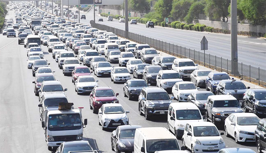 http://pakistanisinkuwait.com/images/traffic-jam-kuwait.jpg
